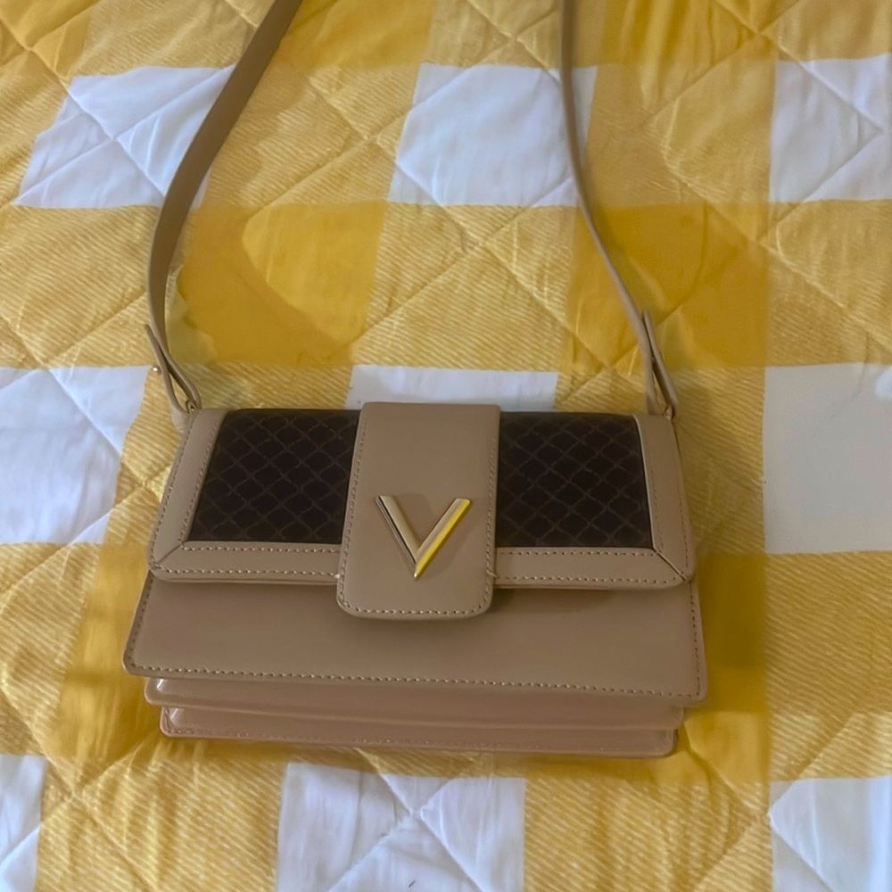 Crossi Tan Crossbody Purse with Golden Accents
